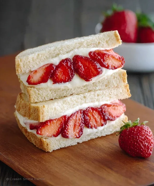 4-ingredient Strawberry Sando