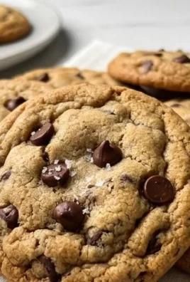 Crispy and Chewy Chocolate Chip Cookies